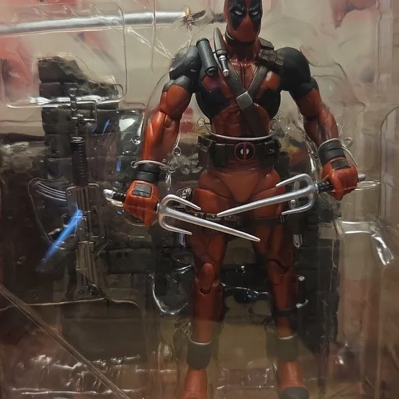 Marvel Select Deadpool Collectible Action Figure - Picture 2 of 5